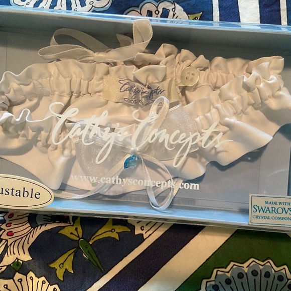 Cathy Concepts bridal garter - Picture 2 of 4